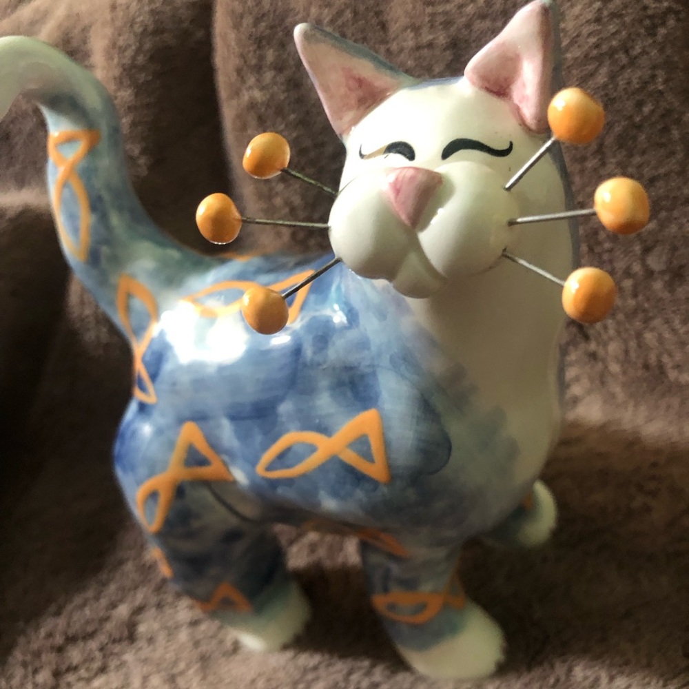 Collectible Cat figure signed 🐱 - Picture 2 of 9